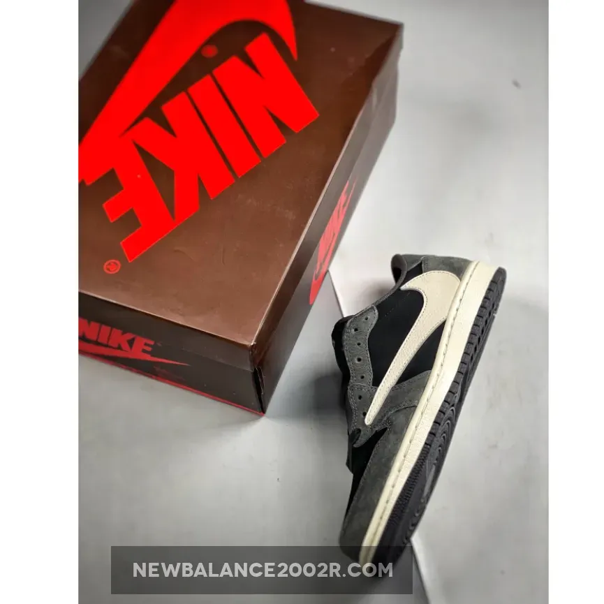 Travis Scott x Air Jordan 1 Low OG Black/Phantom Travis Scott x Air Jordan 1 Low OG Black/Phantom