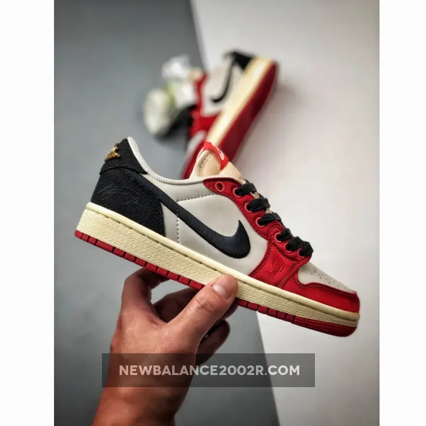 Trophy Room x Air Jordan 1 Low OG "Away" Sail/Black-Varsity Red Trophy Room x Air Jordan 1 Low OG "Away" Sail/Black-Varsity Red