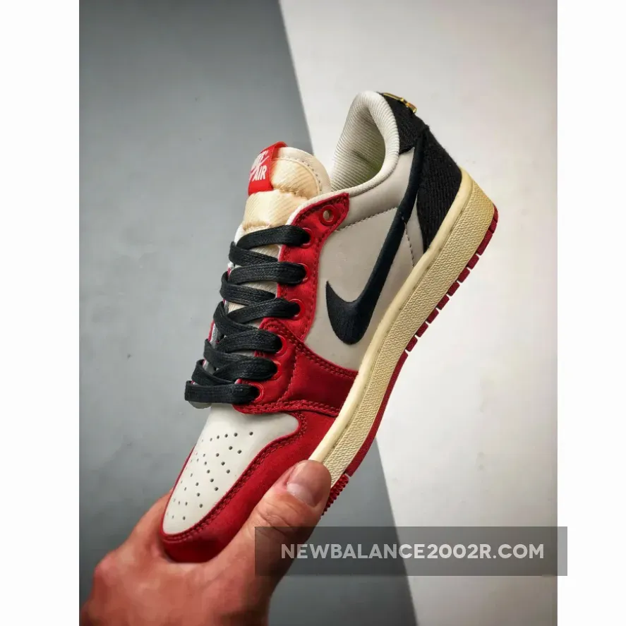 Trophy Room x Air Jordan 1 Low OG "Away" Sail/Black-Varsity Red Trophy Room x Air Jordan 1 Low OG "Away" Sail/Black-Varsity Red