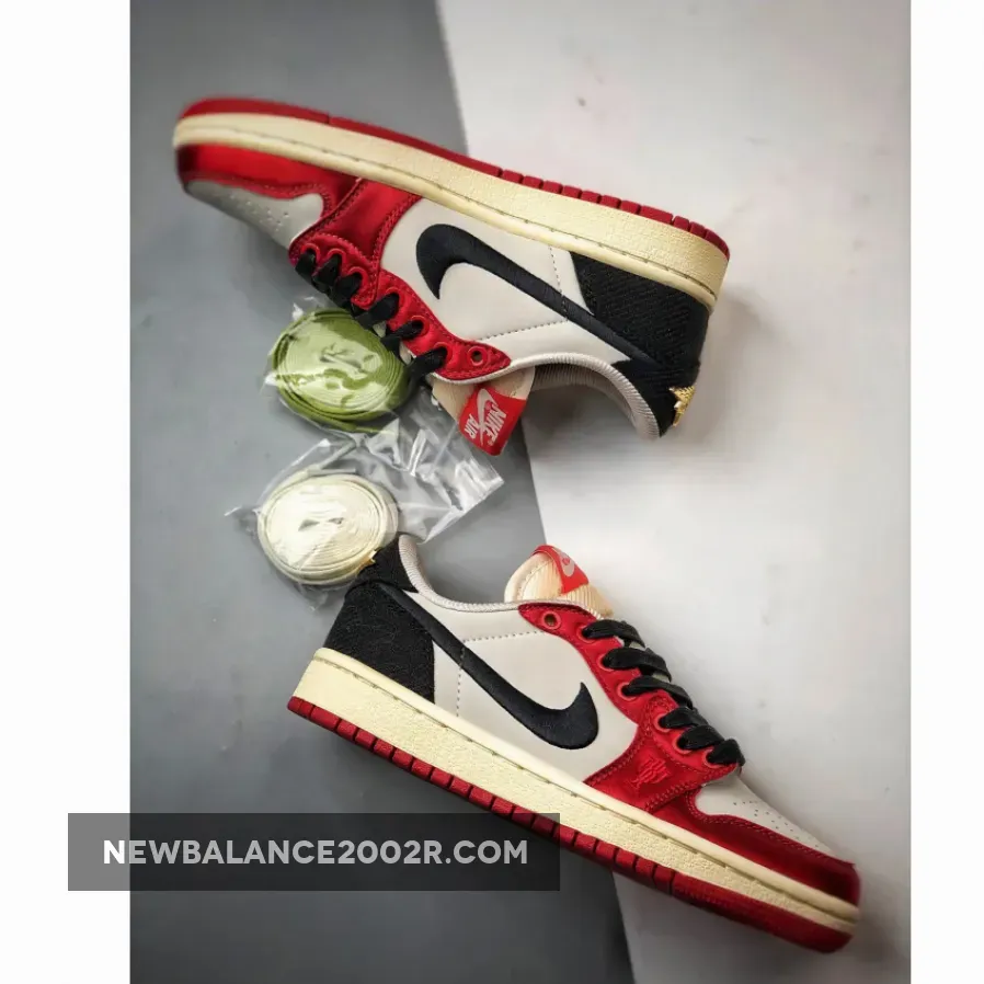 Trophy Room x Air Jordan 1 Low OG "Away" Sail/Black-Varsity Red Trophy Room x Air Jordan 1 Low OG "Away" Sail/Black-Varsity Red