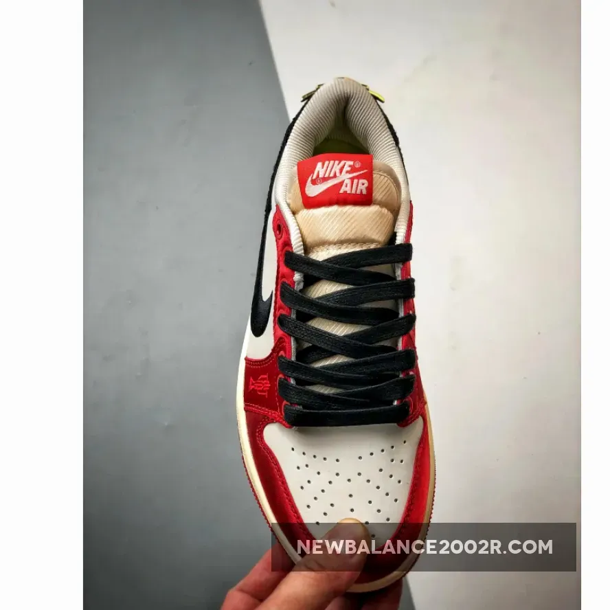 Trophy Room x Air Jordan 1 Low OG "Away" Sail/Black-Varsity Red Trophy Room x Air Jordan 1 Low OG "Away" Sail/Black-Varsity Red