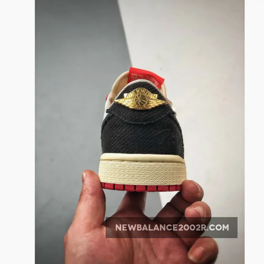 Trophy Room x Air Jordan 1 Low OG "Away" Sail/Black-Varsity Red Trophy Room x Air Jordan 1 Low OG "Away" Sail/Black-Varsity Red